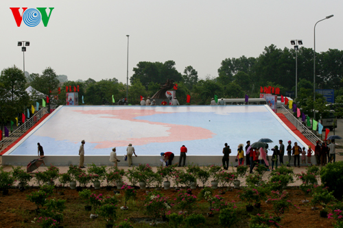 เซ็นชื่อบนแผนที่เวียดนามเพื่อยืนยันอธิปไตยของชาติ